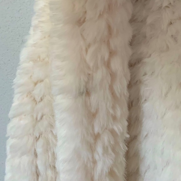 Womens Faux Fur Vest Size Small in Cream / Offwhite - Picture 6 of 8